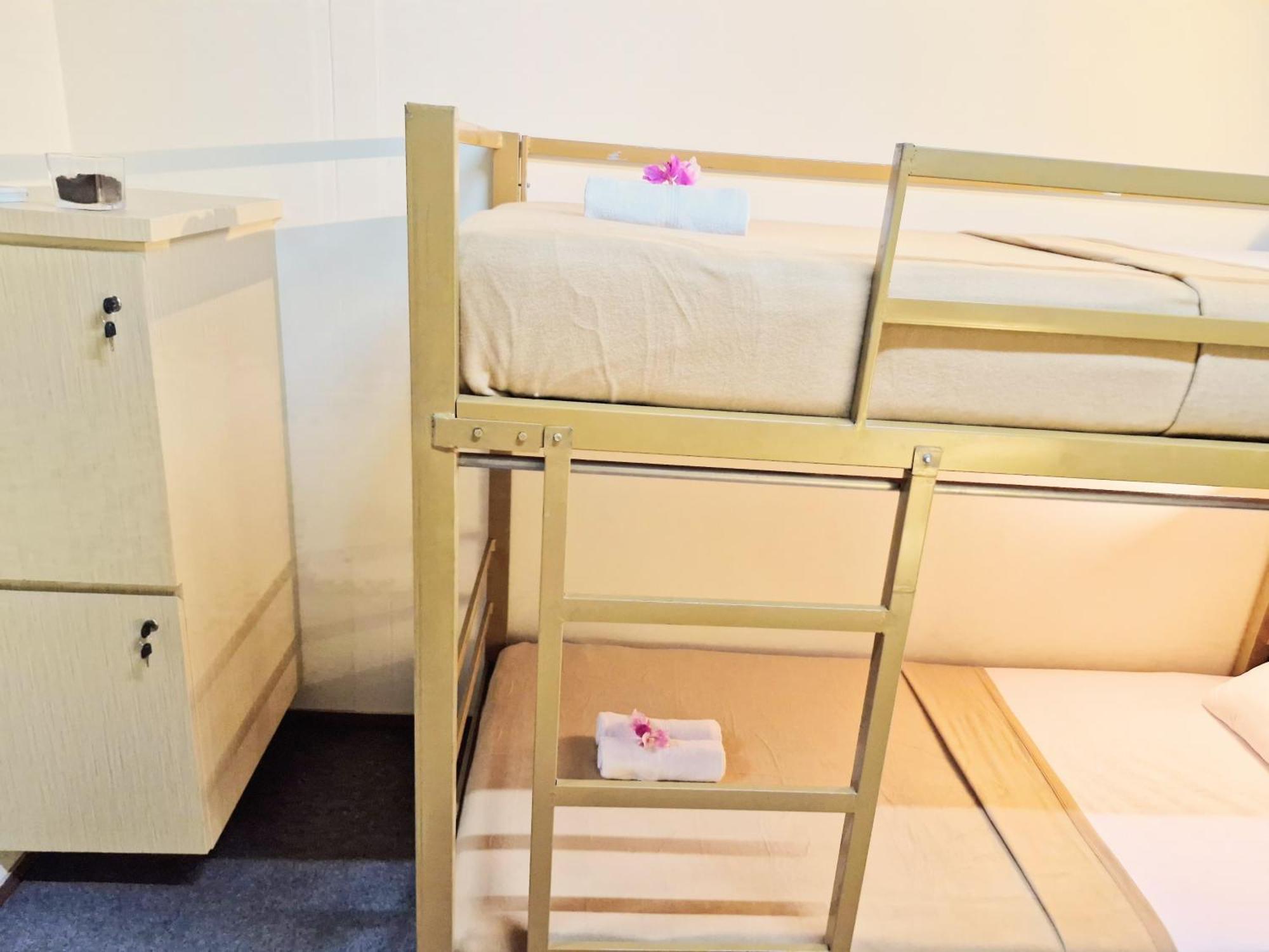 סנגיגי Karcof Container Hostel מראה חיצוני תמונה