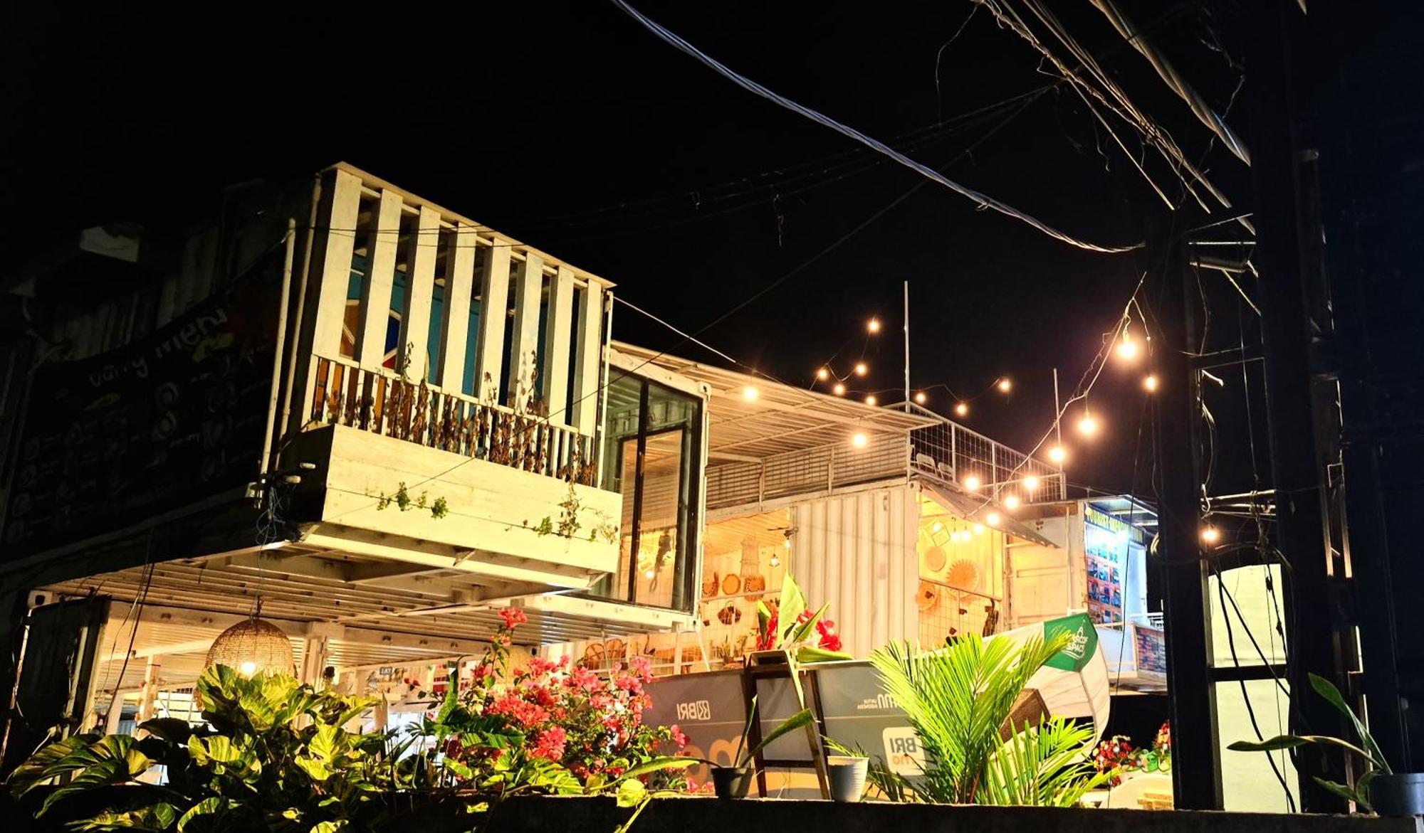 סנגיגי Karcof Container Hostel מראה חיצוני תמונה