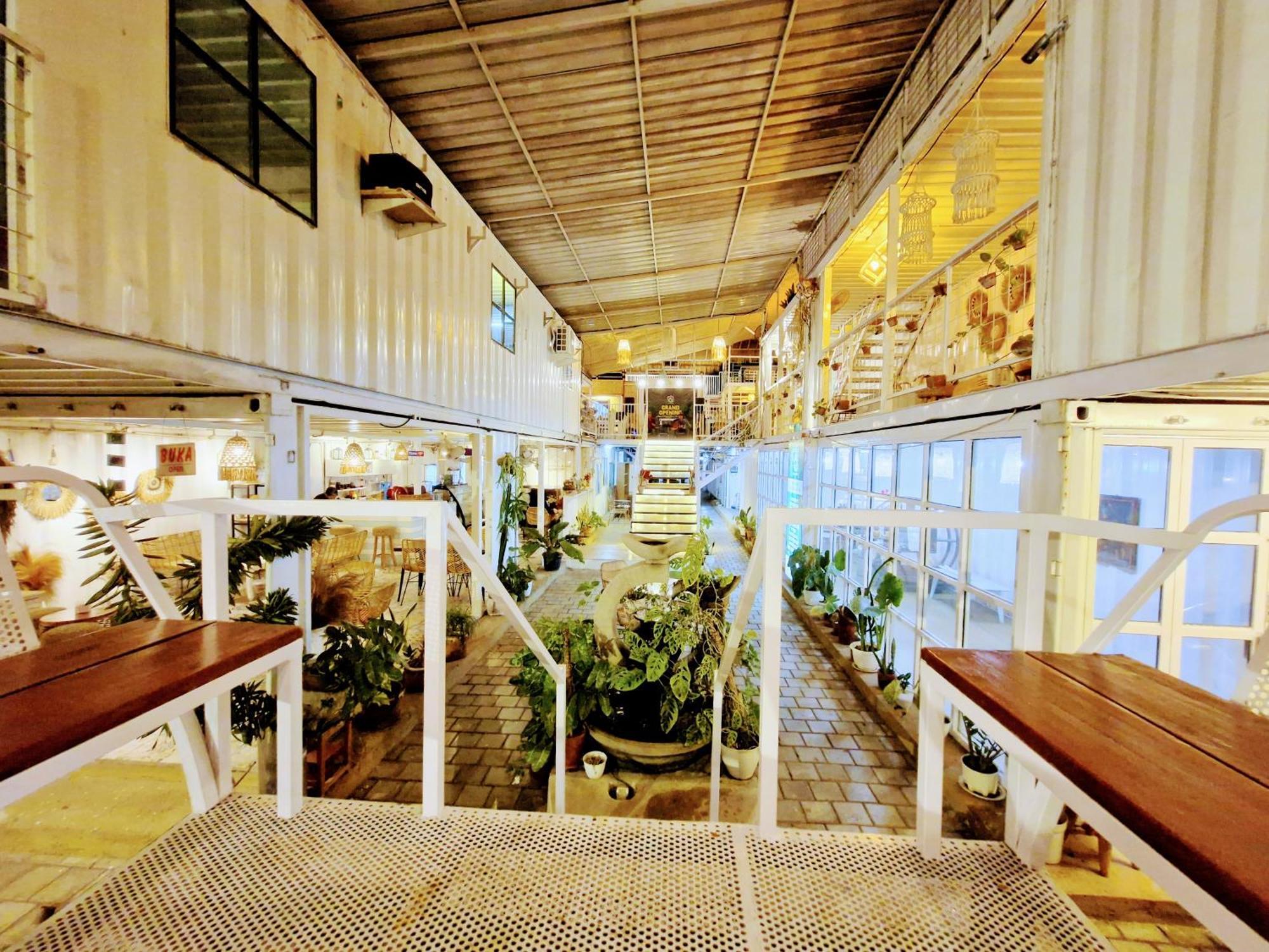 סנגיגי Karcof Container Hostel מראה חיצוני תמונה