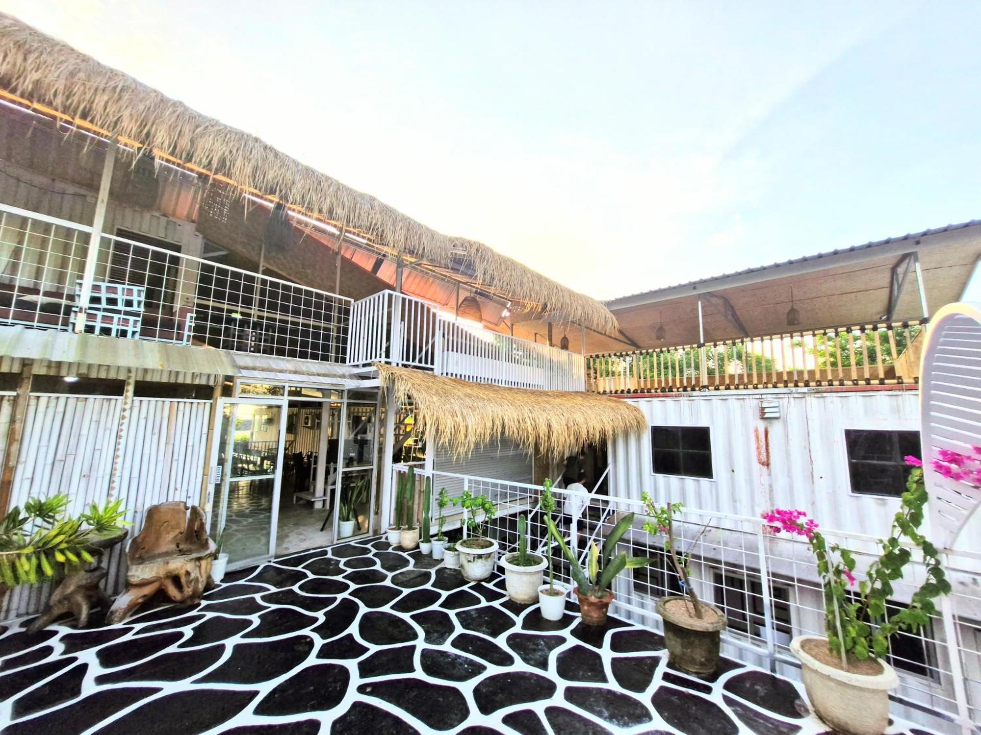 סנגיגי Karcof Container Hostel מראה חיצוני תמונה